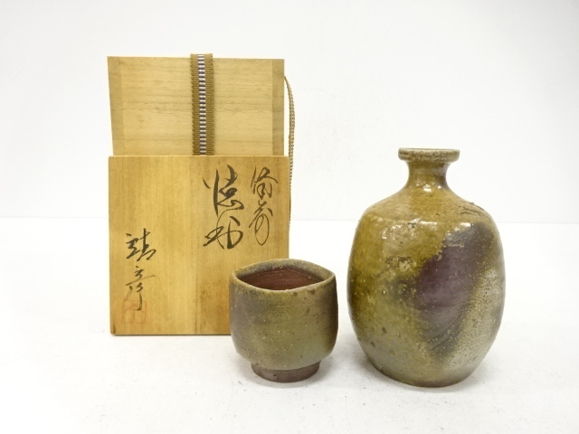 Bizen ware of a set of tokkuri (sake cup) by Haruhiko Kasamatsu